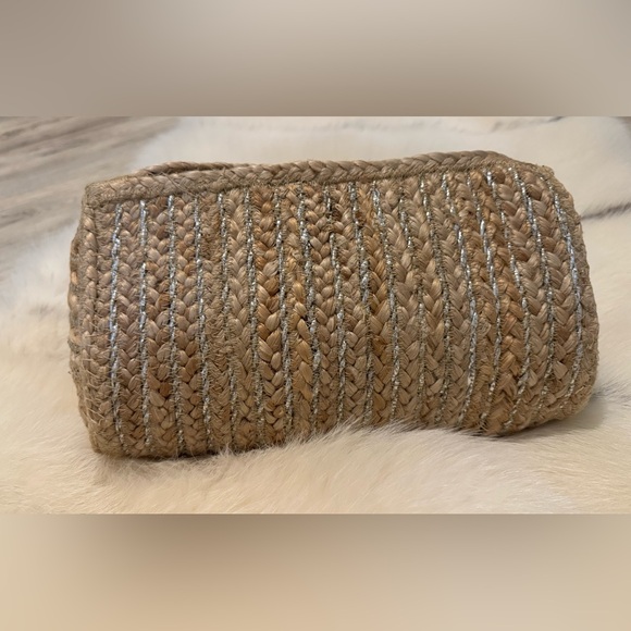 Shiraleah Handbags - NEW Shiraleah Jute clutch Handbag with silver Rope